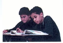 طالبان يذاكران